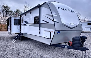 2025 Keystone RV Cougar Half-Ton 33RLI