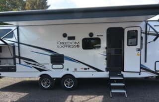 2022 Coachmen RV Freedom Express Ultra Lite 292BHDS