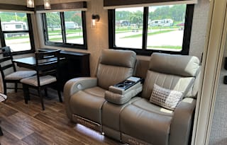 2022 Jayco Sleeps 8 Ready for your Next Adventure!