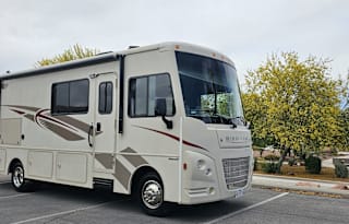 Winnebago Vista Luxury Class A meet "Lucky Lady"