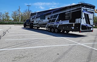2024 Fuzion 430 Toy Hauler with Gooseneck Hitch