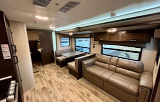 The Tovar's Kid Friendly Bunkhouse with Privacy