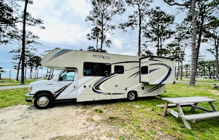 2018 28ft Thor Motor Coach Freedom Elite