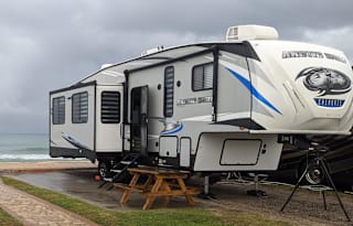 Arctic Wolf 291RL 5th wheel