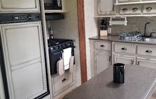 AVAIL. ON OUTDOORSEY&RVEZY  AIR BNB ON WHEELS!