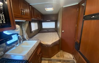 2015 Thor Motor Coach Chateau 23U