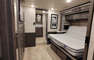 2023 Thor Motor Coach Aria 3901 Starlink Internet!