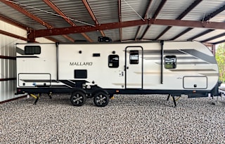 2021 Pet & Family Friendly Bunkhouse Sleeps 8-10