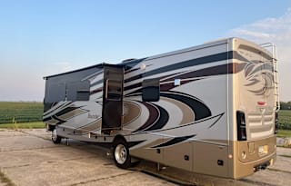 2018 Fleetwood Bounder 35K