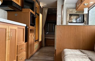 Wild Blue Yonder 2000 Fleetwood Tioga Class C!