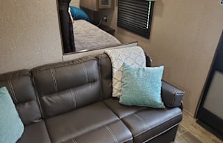 RV Delivery-Sleeps 6-8 Bunk Bed, AC/Heat 30amp