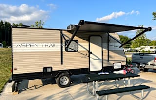 Clean Camper, pet friendly and delivery available!