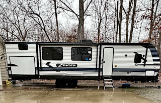 2023 CrossRoads RV Zinger ZR333DB