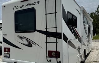 Thor Motor Coach Four Winds 31EV ***Bunk Beds***