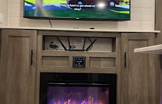 Wildwood Bunk House w/ Fireplace