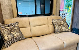 Roadtrip Rhonda: Class C RV Sleeps 6