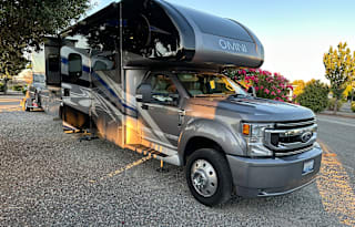 2022 Thor Motor Coach Omni BH35