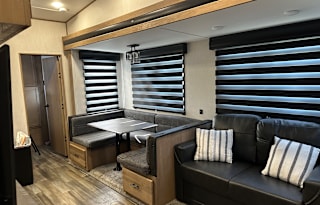 2023 Arctic Wolf 5th wheel