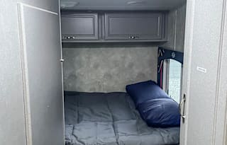 2008 Weekend Warrior Superlite 29ft sleeps 8