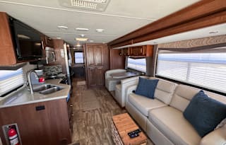 Adventure Awaits - Ideal RV for Families & Groups!