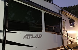 2021 Dutchmen RV Atlas 3552MBKB