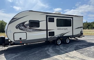 Nice and Ready to camp - with large bathroom!