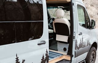 FlowState Rides Luxury Mercedes Sprinter 170 4x4