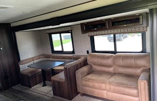 JBL Camping! 2018 Jayco Jay Flight sleeps 10