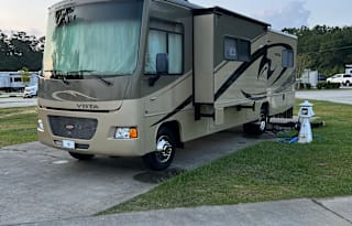 2010 Winnebago 32K - Bunk Bed LSU Tailgating RV