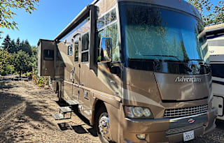2008 Winnebago Adventurer 33C