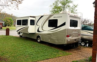 2006 Four Winds RV Hurricane 33H