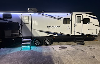 Fully Stocked 2023 Cruiser Shadow Cruiser 277BHS