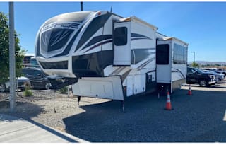 2016  Voltage 3914 - Huge Toy Hauler