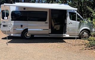 Luxury Mercedes 24' Pet Friendly Van