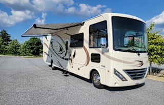 2018 Thor Motor Coach Hurricane 34J