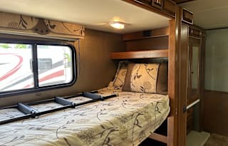 * 2013 Tiffin Allegro Open Road qba with BUNKS *