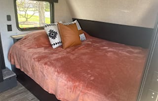 Wolf Pup Bunks w/Spacious Slideout and extras