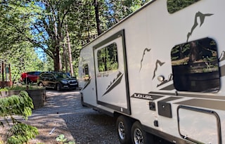 FULL TURNKEY PACKAGE! 2022 Grey Wolf 23DBHBL