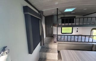 Luxury Family Bunkhouse- '22 Keystone Cougar 30BHS
