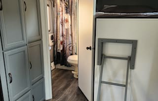 PET AND KID FRIENDLY BUNKHOUSE