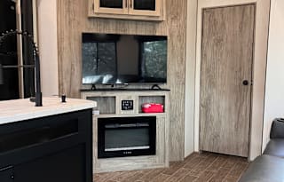 2022 Forrest River Cherokee Arctic Wolf 3770 Suite