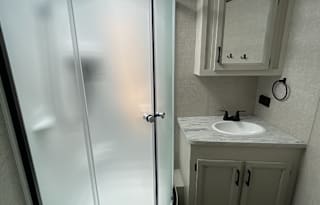 Large Bunkhouse w/King Bed & Outdoor Kitchen