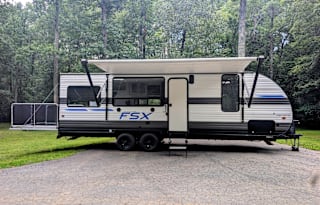 Salem FSX | Awesome toy hauler with large deck
