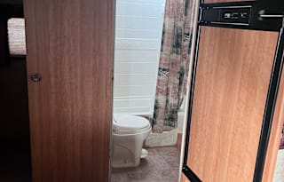5 person RV rental- for light towing w/generator