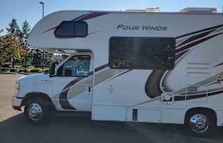 Majestic Spirit-6 seater premium audio unlimited