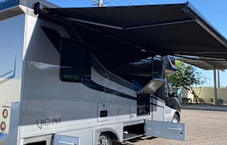 Luxury + Family Friendly 2022 Renegade Vienna