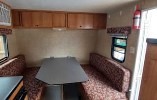 Pet friendly RV and easy to drive!