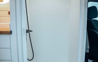 Scenic Vans' "The Mammoth" - Unlimited Mileage (3)