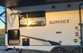 '22 Sunset Trail w/ Slideout