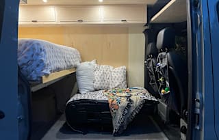 Adventure Van | 4x4 Sprinter – Off-Grid Ready!